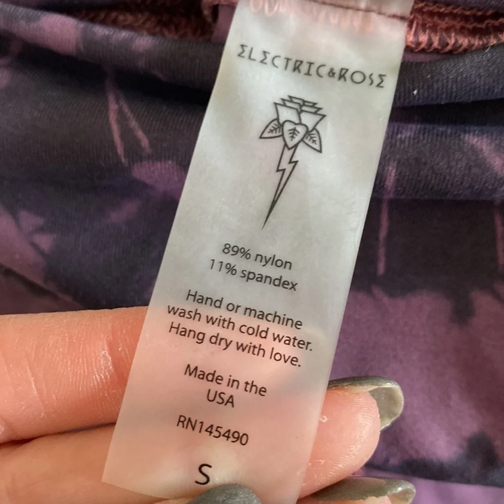 Electric & rose crystalline leggings - Picture 6 of 6